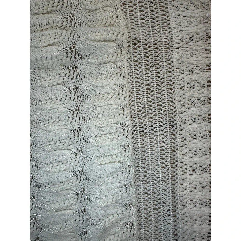 Vintage Handmade Baby Blanket  White With Delicate Pink Flowers‎